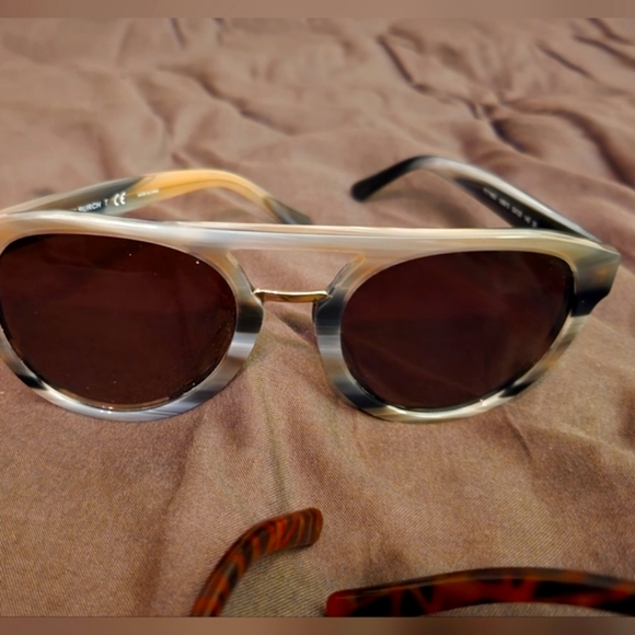 Tory burch sunglasses - Picture 3 of 6